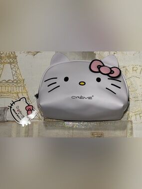 NWT Crème Shop × Hello Kitty Dome Travel Makeup Pouch